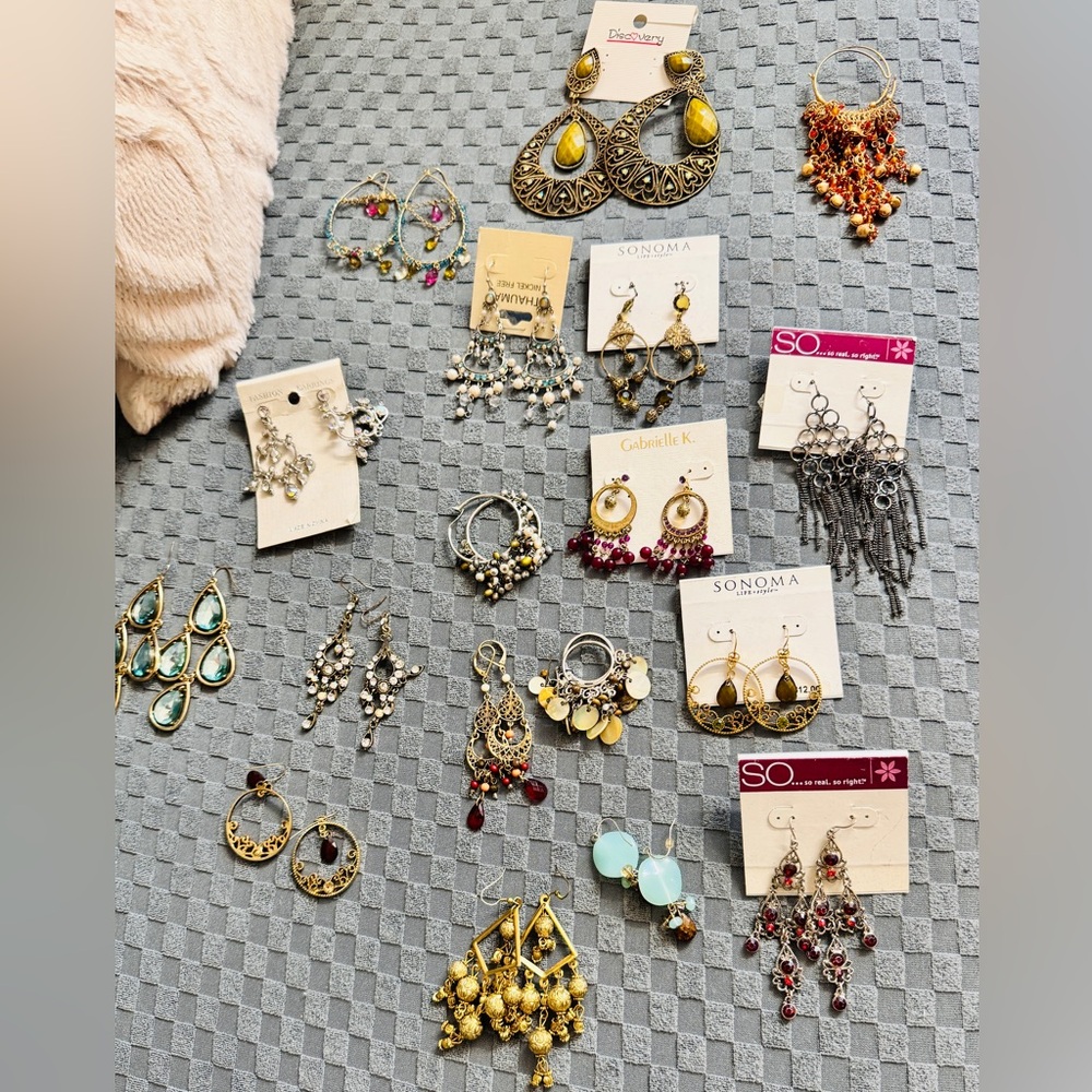18 pairs high end Earrings
